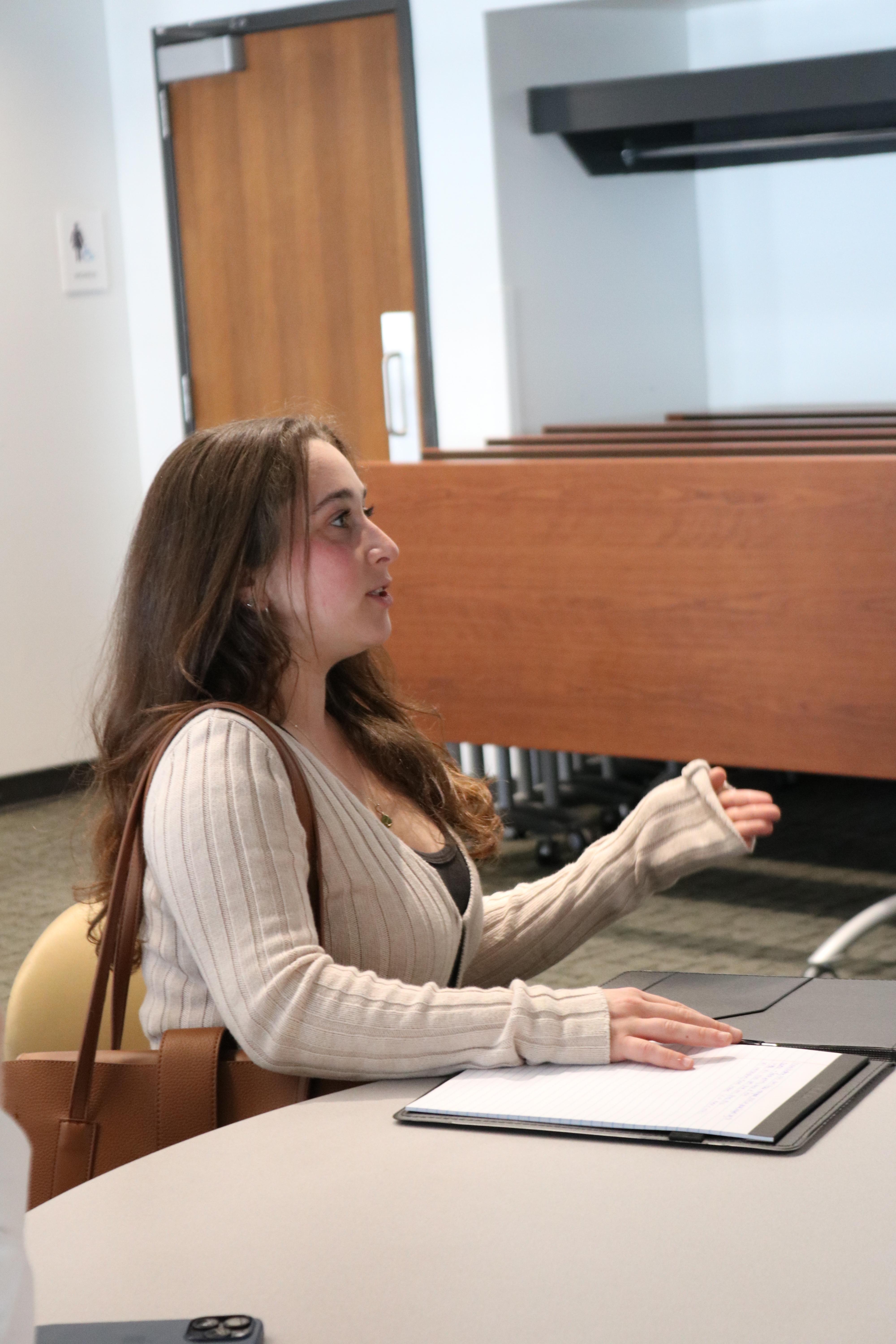 Dayla Dunoff asks a question during the interactive group discussion with Dean Susan Lozier.