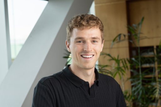 Josiah Kratz works at the intersection of physics and AI/ML.
